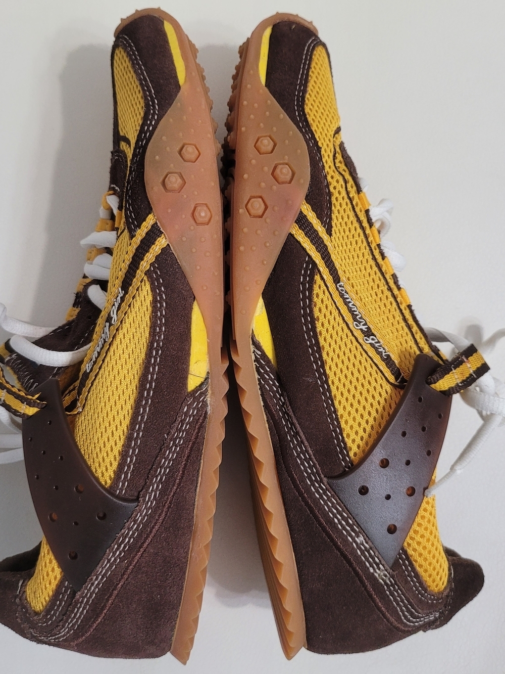 Women’s Yellow & Brown Mesh Sneaker Tommy Hilfiger Size 8M New Never Used